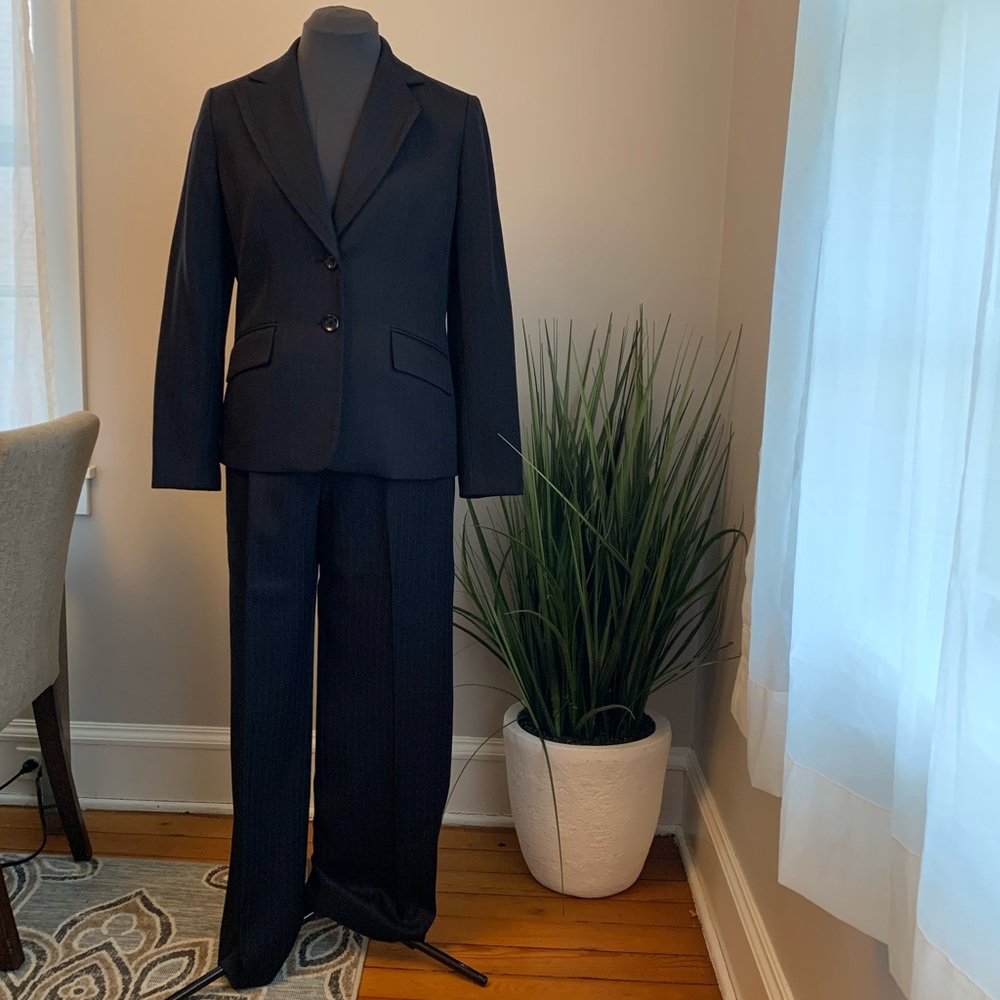 Evan-Picone Size 10 Black & Blue Pinstripe Suit